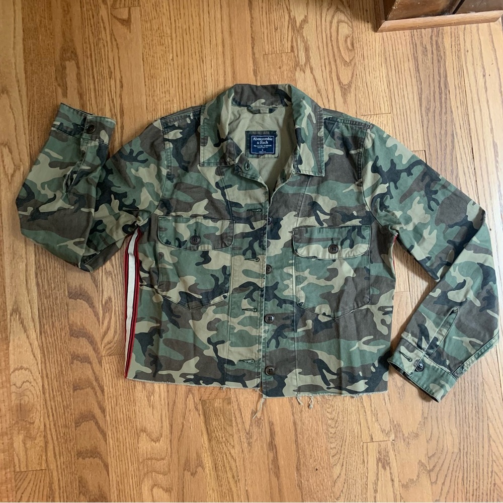Abercrombie & Fitch Camo Cropped Utility Jacket with Ribbon Side Stripes - Large